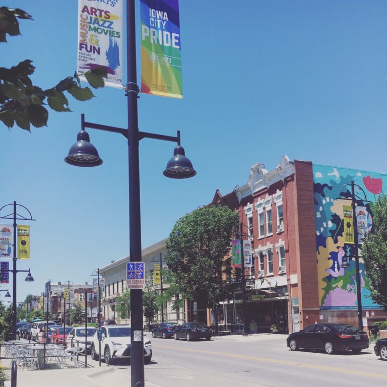 アイオワシティを散策 アメリカ駐在スタッフ（妹） LA・JOLLA HALE（ラホヤハレ）