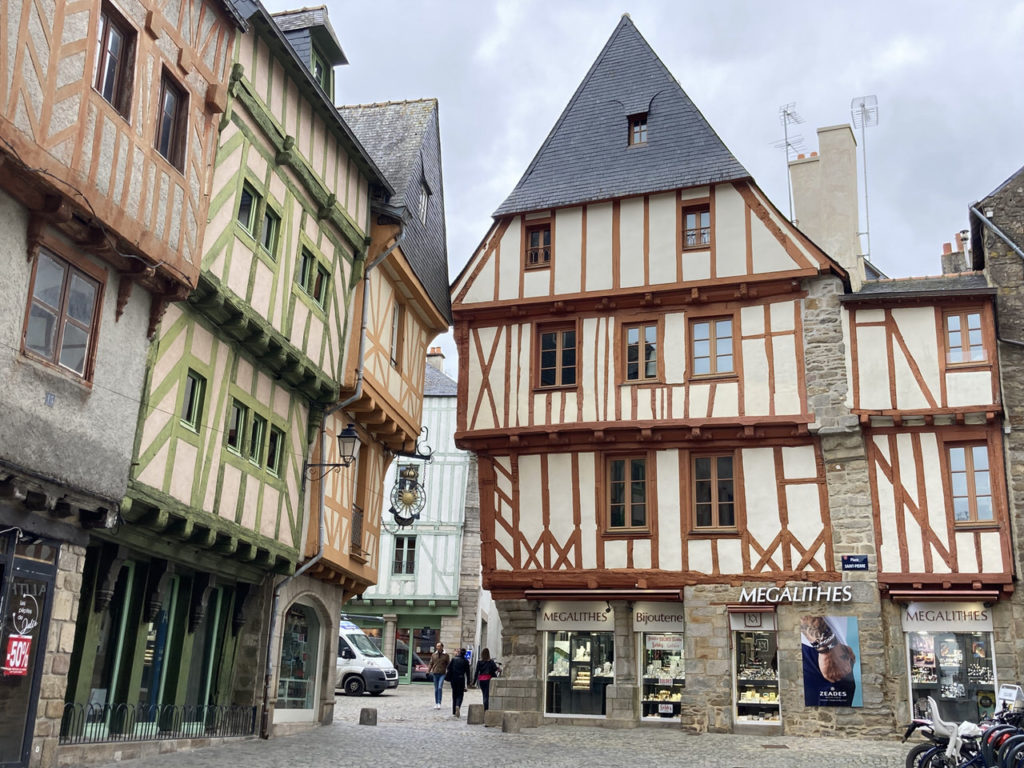 中世コロンバージュの旧市街 Vannes｜フランスからこんにちは